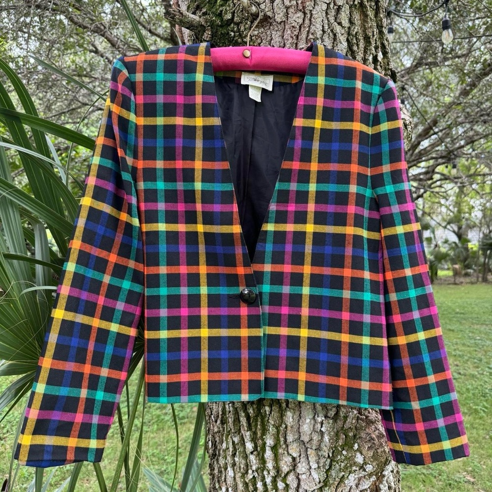 Vintage 80s multicoloured plaid blazer with a black undertone.